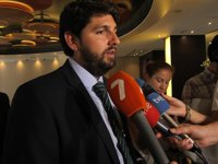 El presidente de Murcia insiste en defender los trasvases y hablar de desaladoras como recurso complementario