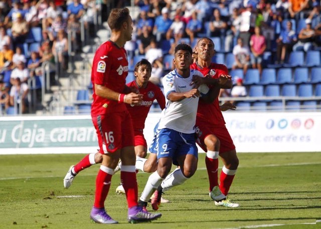 Tenerife y Getafe en un partido de la Liga 1,2,3