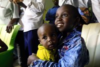 Hijos de milicianos del Estado Islámico se reúnen con sus familias en Sudán