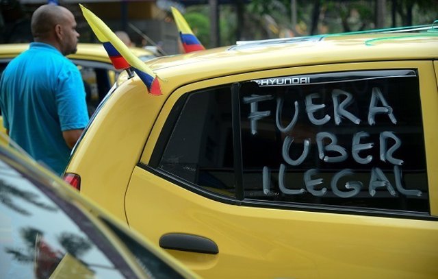 Tres coches de Uber agredidos Medellín