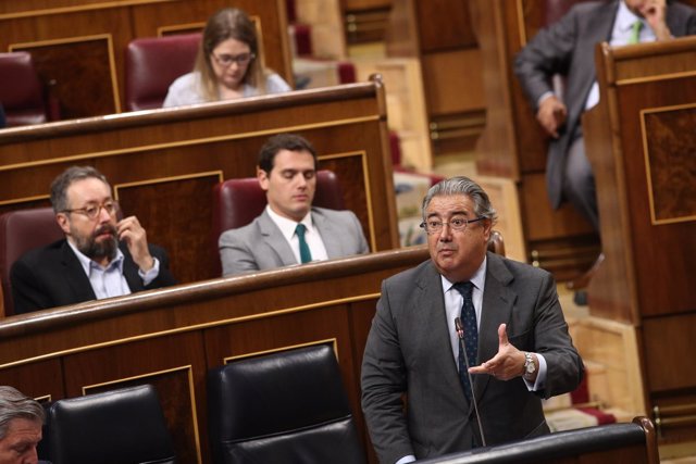 Juan Ignacio Zoido en la sesión de control al Gobierno en el Congreso