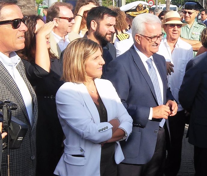 Jiménez Barrios en Cádiz junto a la presidenta de la Diputación