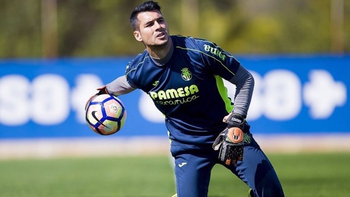 Andrés Fernández entrenando con el Villarreal