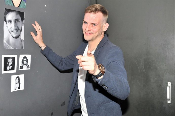 ÁLEX CASADEMUNT EN UN POSADO 