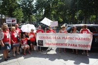 Afectados por hepatitis C exigen ante el Ministerio que negocie una bajada "drástica" del precio de sus fármacos