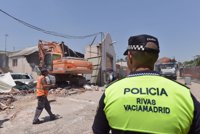 El Ayuntamiento derriba un punto de venta de droga en la Cañada tras la detención de 5 narcotraficantes