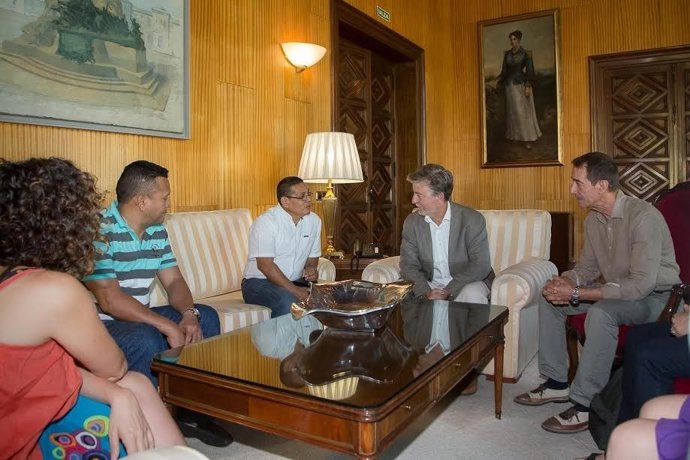 Reunión del alcalde con representantes de León (Nicaragua)