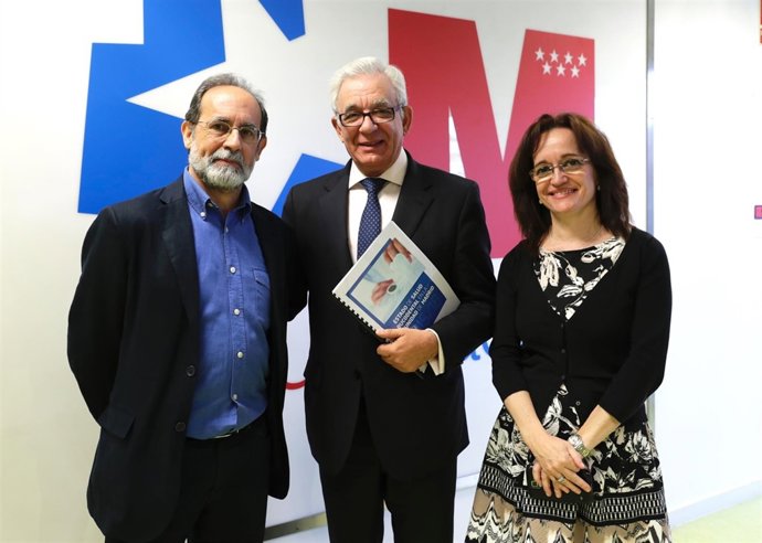 El consejero de Sanidad, Jesús Sánchez Martos