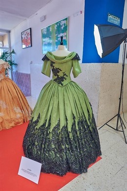 Entrega De Trajes De La Traviata A Ópera De Tenerife