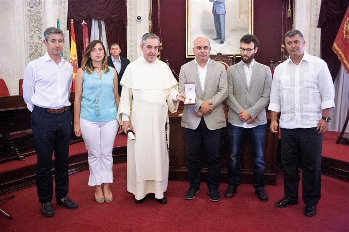 Entrega de la Medalla de Oro a la patrona de Cádiz