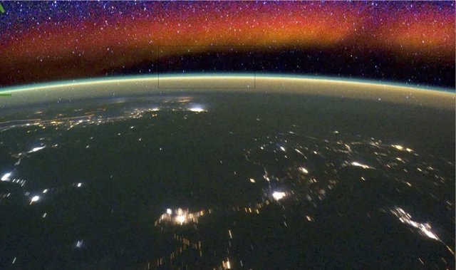 Capas brillantes en torno a la Tierra captadas desde la ISS