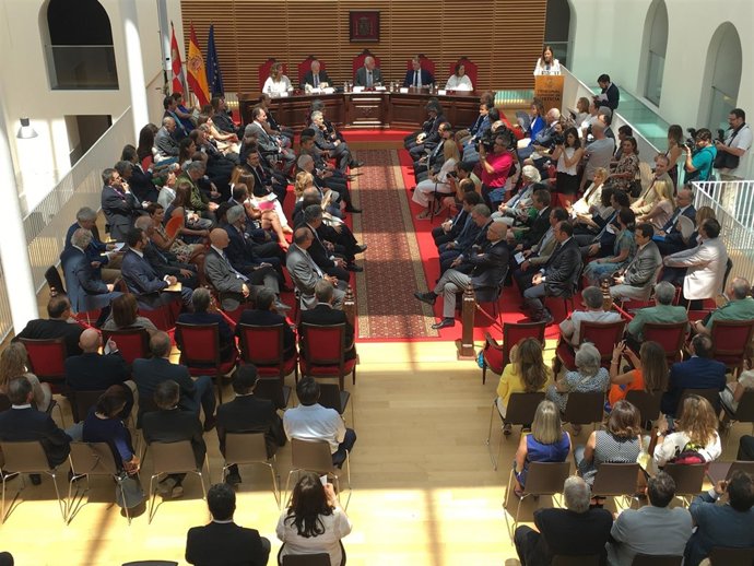 Acto presidido por Concepción. 