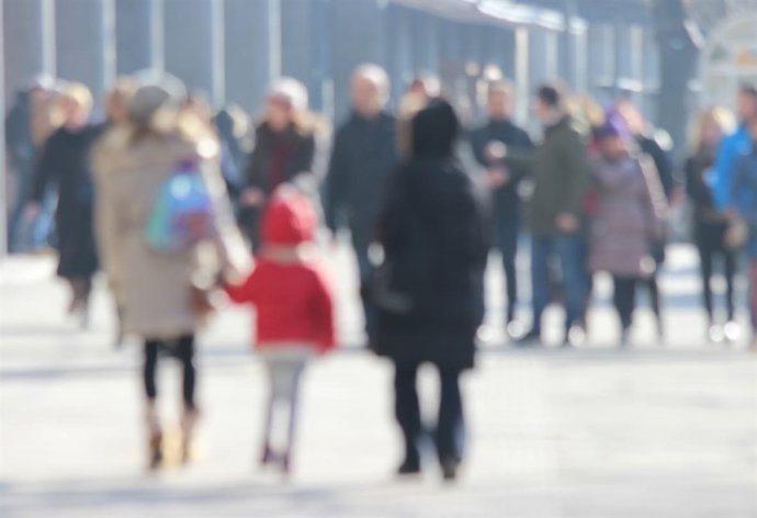 Persones caminant pel carrer