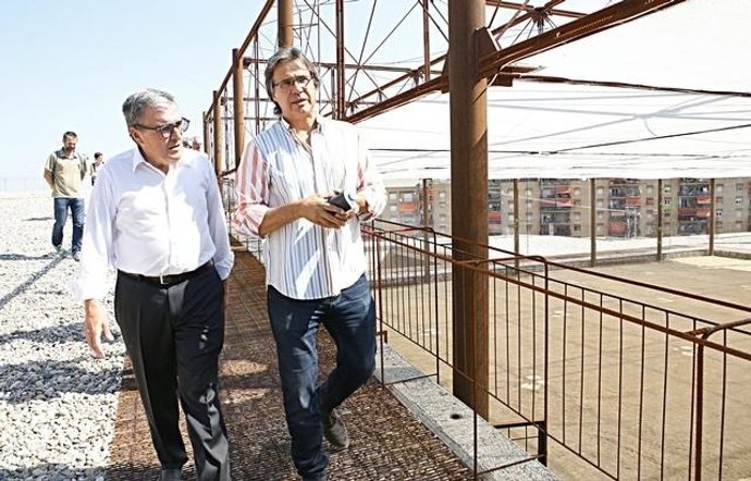 El alcalde de Lleida, Àngel Ros y el arquitecto Toni Gironès, en el museo