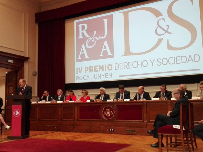 L'exministre Javier Solana rep el premi Dret i Societat