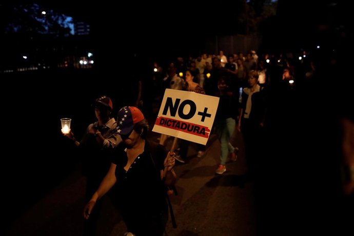 Marcha en Caracas en recuerdo de los manifestantes muertos en Venezuela