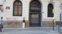 Atacan la sede del PSC en Lleida con pintadas en las que se lee 'Haremos el referéndum'