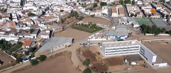 Imagen aérea de Guillena, con la construcción del nuevo instituto