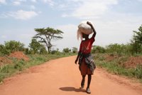 La UE anuncia 85 millones para apoyar a Uganda en la acogida creciente de refugiados