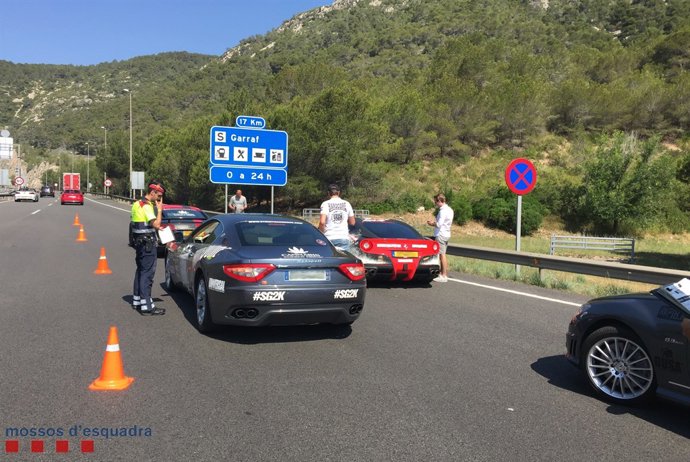 Denunciats nou conductors d'un ral·li de luxe