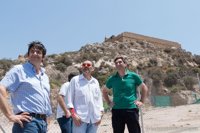 José López supervisa el estado del área arqueológica del Monte Sacro que acogerá el I Campus 'Ciudad de Cartagena'