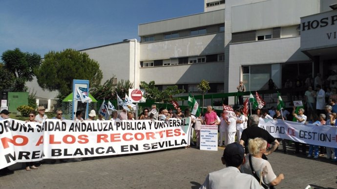 Protestas de la Marea Blanca Sevilla en el Macarena