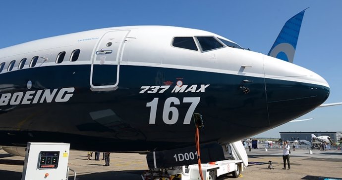 737 Max 10