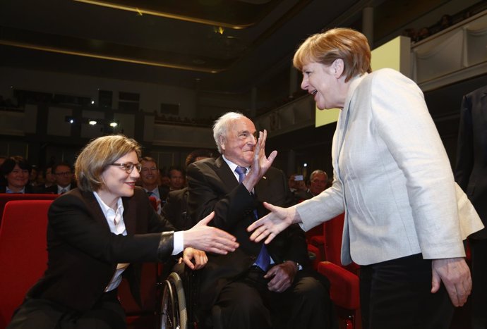 Maike Richter-Kohl, Helmut Kohl y Angela Merkel