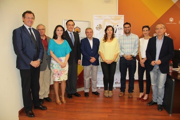 Autoridades durante la presentación