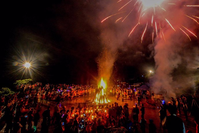 (150807) -- BAISE, Aug. 7, 2015 (Xinhua) -- People Of Yi Ethnic Group Gather To 