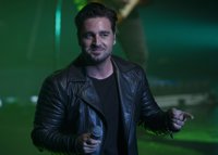 David Bustamente en medio de la tomenta, se refugia en su música