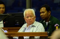 Los líderes supervivientes de los Jemeres Rojos niegan ante un tribunal el genocidio de Camboya