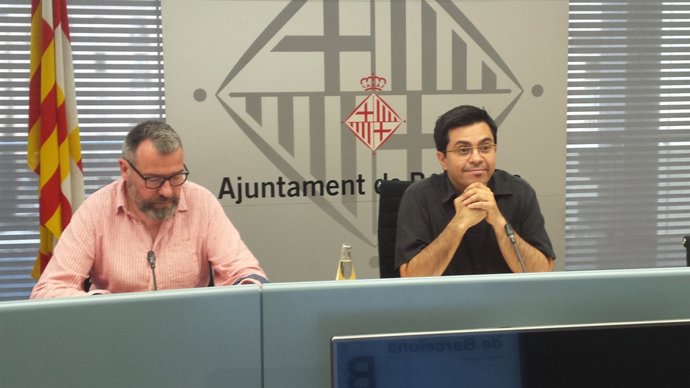 El tinent d'alcalde G.Pisarello i el director d'Estadística, M.Boada