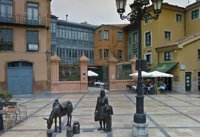 Tres detenidos en Oviedo por causar daños al mobiliario urbano en la Plaza de Trascorrales