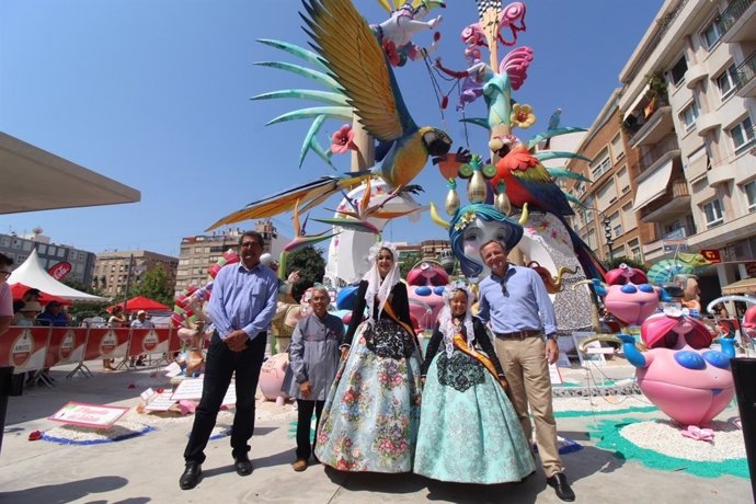 Moragues, primero por la derecha, en Sèneca-Autobusos