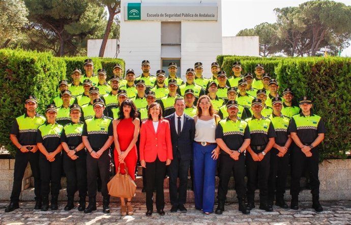 Rosa Aguilar clausura el curso de la XLII Promoción de Ingreso de la ESPA