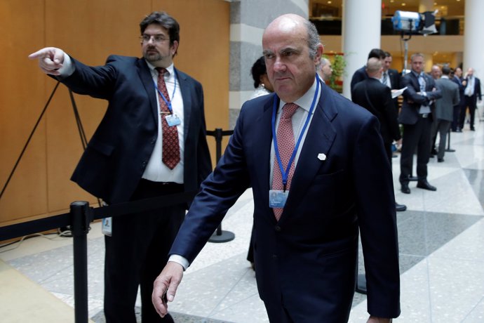 Spanish finance minister Luis De Guindos arrives at G-20 plenary during the IMF/