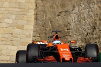 Alonso suma otra estación a su 'via crucis' en Bakú