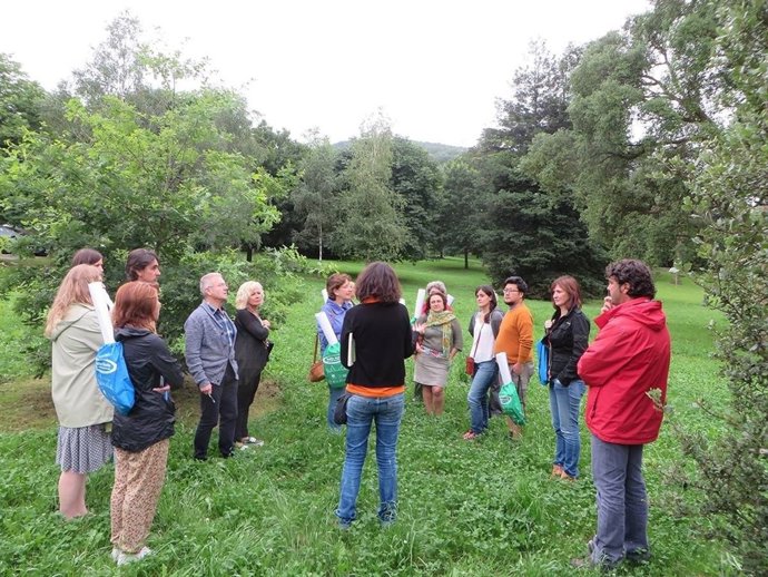 Talleres para combatir plantas invasoras en jardines