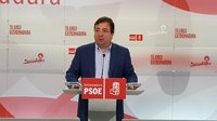 Vara, "consciente" de que algo "no" ha hecho bien en el "ámbito orgánico" si tiene "competencia" en el PSOE extremeño