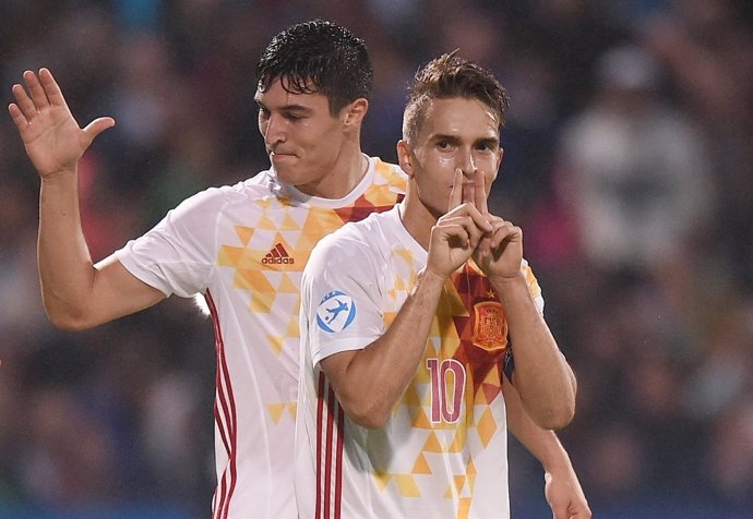 Denis Suárez celebra la victoria ante Serbia con la Sub-21