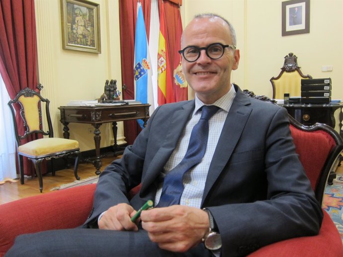 El alcalde de Ourense, Jesús Vázquez (PP), en una entrevista                    