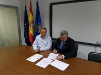 La asociación de enfermedades raras y el Colegio de Farmacéuticos de Melilla firman un convenio de colaboración