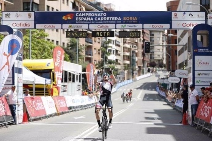 Isaac Cantón se proclama campeón de España sub23 de ciclismo en ruta