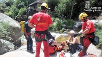Evacuan a una mujer al herirse cuando hacía barranquismo en Arenas de San Pedro (Ávila)