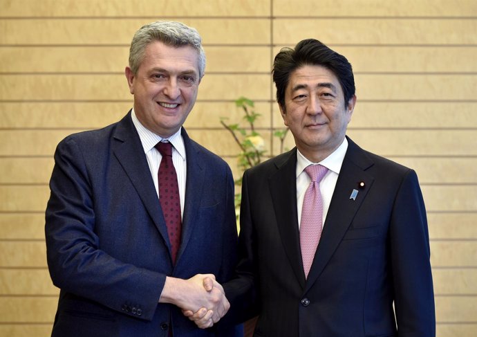Shinzo Abe y el responsable de ACNUR, Filippo Grandi