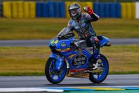 Canet logra el triunfo en Moto3 tras una loca última vuelta