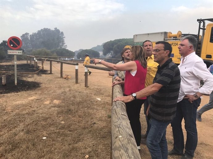 Susana Díaz visita zones afectades per l'incendi de Moguer (Huelva)