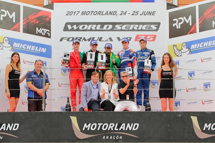 La consejera Gastón, entre Manuel Ariñó y Jaime Alguersuari