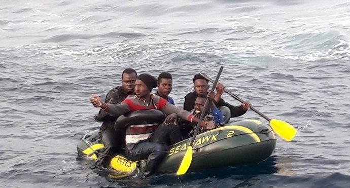 Imagen de la patera rescatada